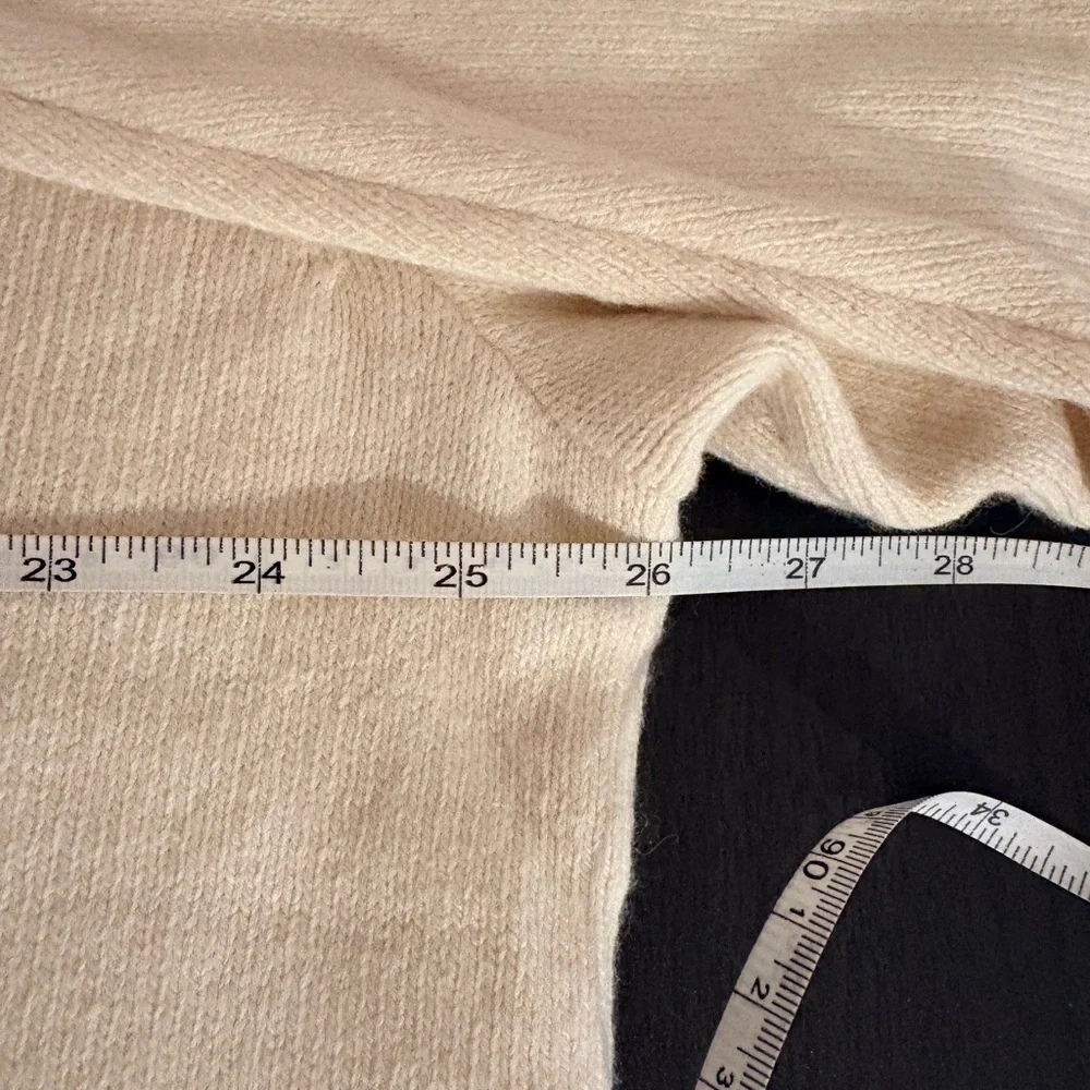 Banana Republic Cream Knit Crewneck Sweater - Picture 6 of 8